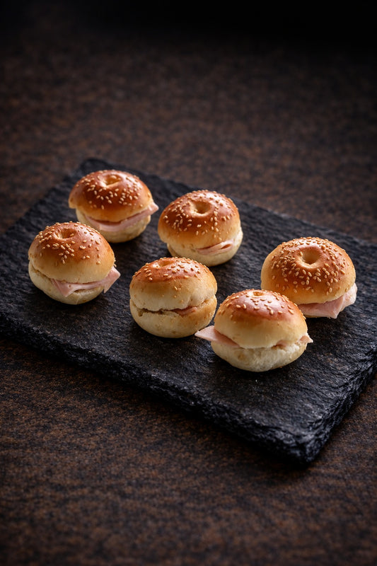Mini-bagels charcuterie